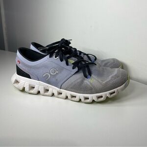 On Running Women's lavender and White Sneakers